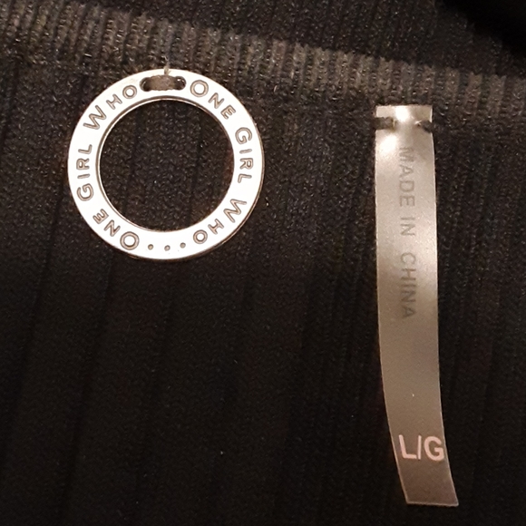 Black rib knit top -L - Picture 3 of 3